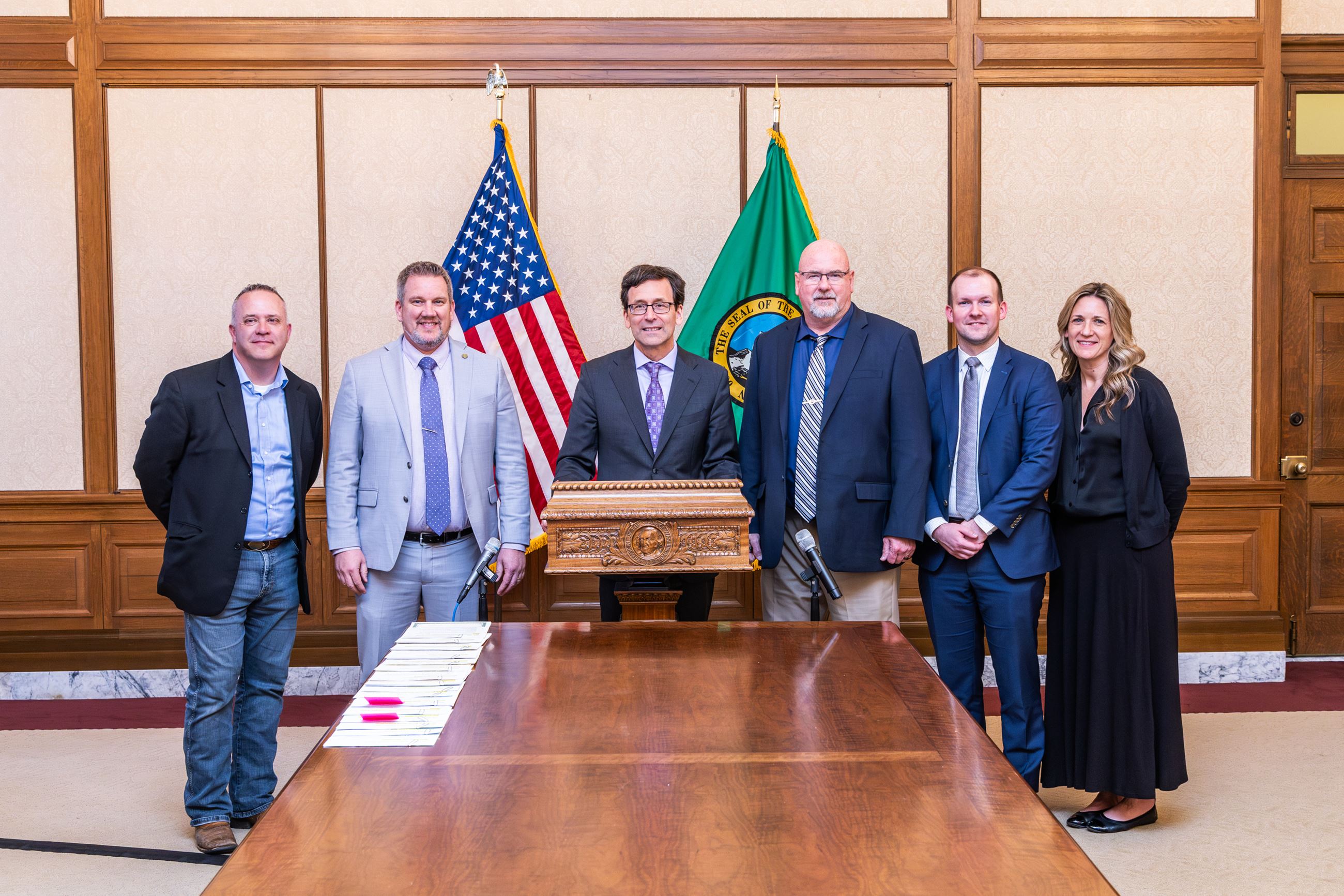 Mayor at SHB Signing with the Governor 